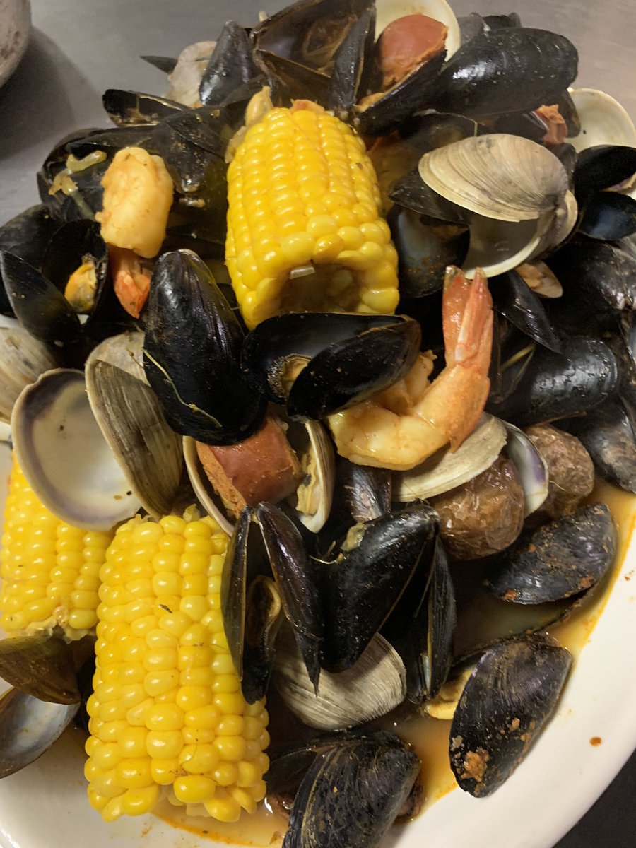 Meatballs4UNow's tweet photo. Now Serving New England Clam Boil!! https://t.co/vT2lRLu6ku