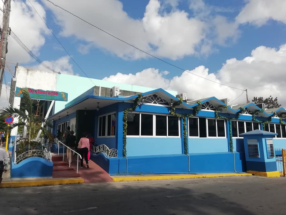 epagpinardelrio's tweet photo. Los trabajadores del restaurante #Marinit en la ciudad #PinardelRío, especializado en comida a base de pescados y mariscos, no se descuidan y todos usan nasobuco, mantienen las entregas a domicilio y prestan servicio en la instalación. #PorNuevasVictorias
https://t.co/h9rSyPFaBu https://t.co/4BCq2a1K1N