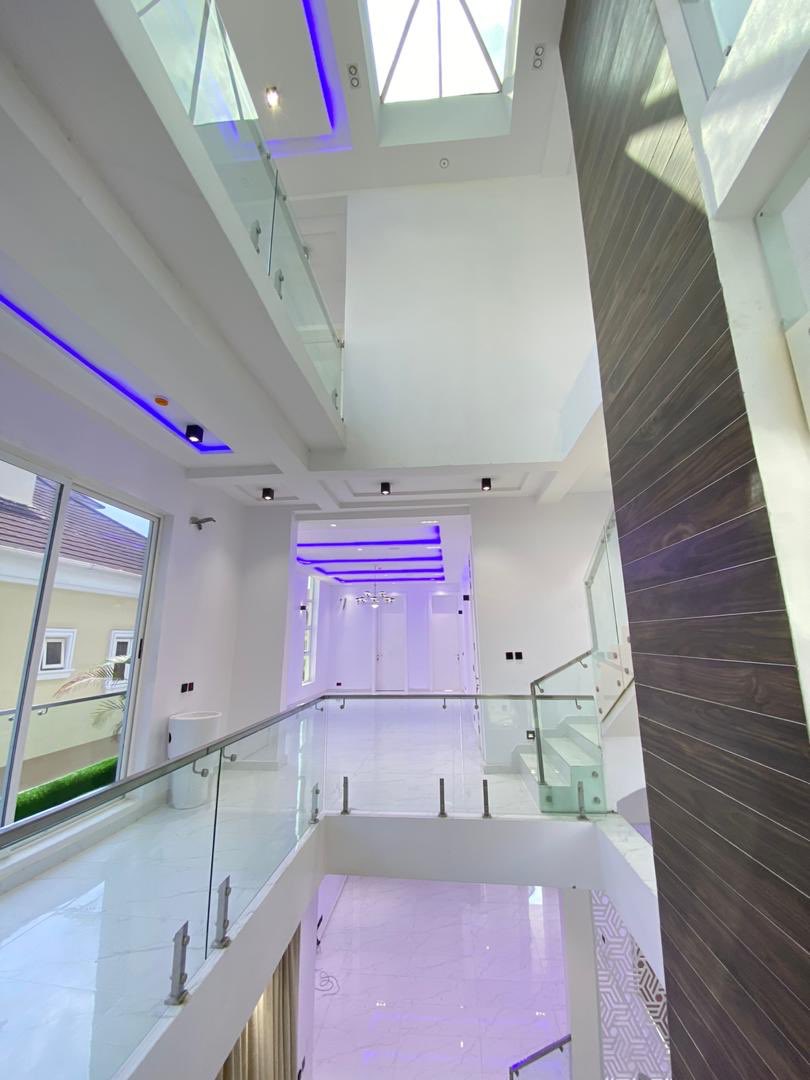 Chibusonmaokara's tweet photo. For Sale
5  Bedroom Detached Duplex with BQ, Swimming Pool and Cinema 
Location : Arcdia Groove Estate. Osapa. Lagos.
Price : 300 Million Naira asking. 
• Swimming Pool • Luxurious House Cinema • Automation
• All rooms ensuite
• 2 living rooms
• 1 rooms Bq
• Fitted kitchen https://t.co/sYorHeO52E