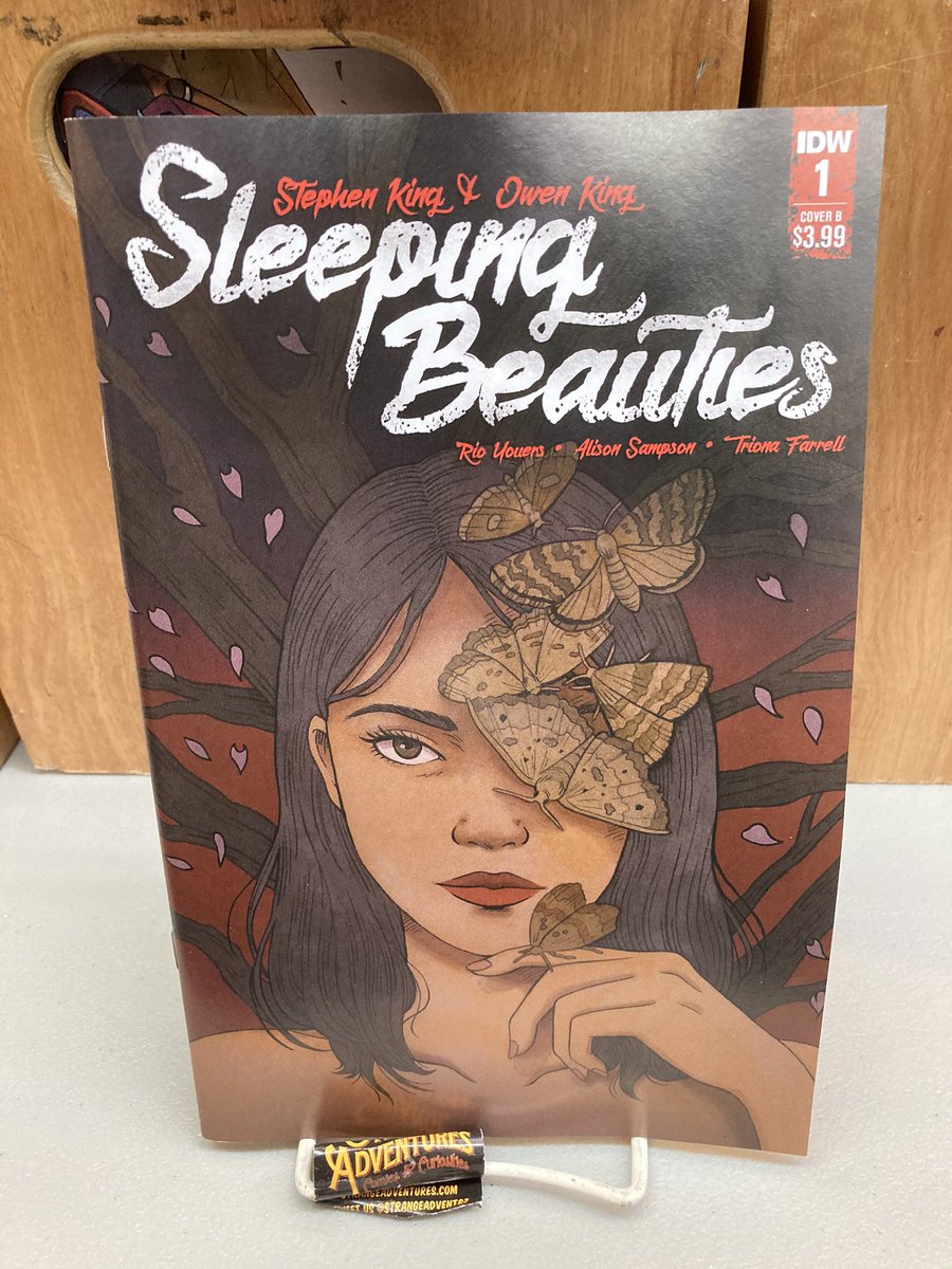 strangeadventrz's tweet photo. Don’t sleep on this one! New this week from #idwpublishing, a comic adaptation of the collaboration between #stephenking and his son #owenking. #sleepingbeauties by #rioyouers, #alisonsampson, & #trionafarrell is on sale today! #ncbd #newcomicbookday #readmorecomics https://t.co/gpPo2S6DGi
