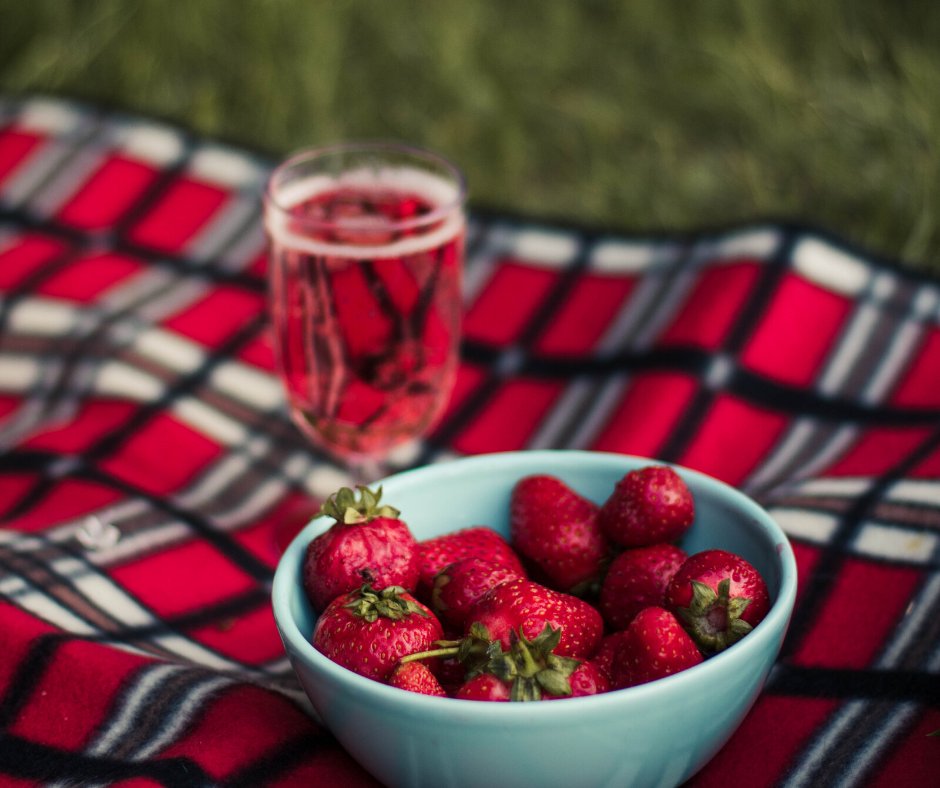NatureSeal's tweet photo. Happiness is a summer picnic. ๐
.
.
.
#freshissimple #natureseal #goodfood #healthylifetsyle #healthylife #healthyfood https://t.co/uBZhFDr6ND