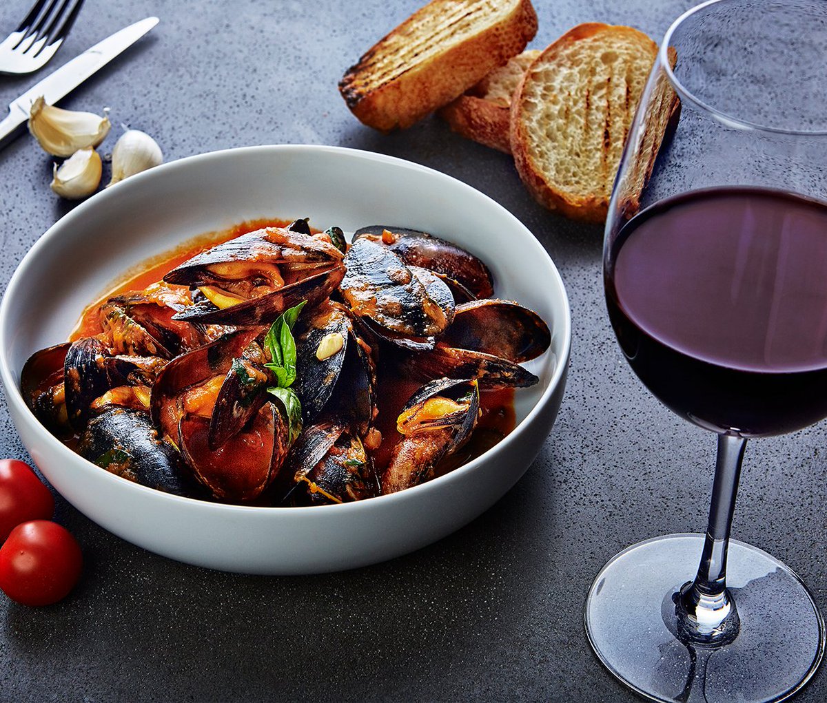 TheBigPrawnCo's tweet photo. Anyone who says that #seafood and #RedWine can't go together hasn't tried our easy #pairing #guide! Find it here > https://t.co/Y0ZuYuJhUX
#LoveSeafood #PairingGuide #Wine https://t.co/dSIYDd65OU