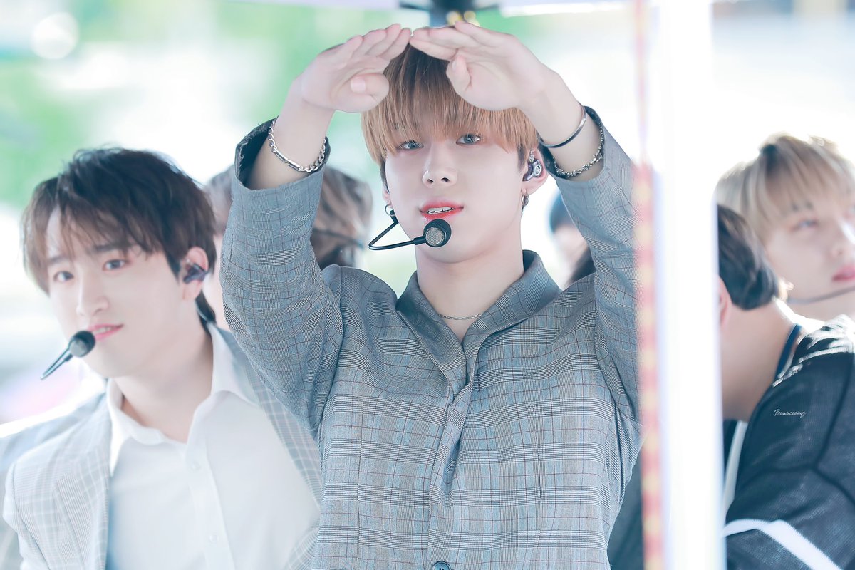 960625kr's tweet photo. 태어난지 8767👏🏻🙆🏻‍♀️

#6월의_선물_종학데이
#HAPPY_B_DAY #HBD_BOUN
 
#타겟 #바운 #TARGET #BOUN #바우닝_사진 #볼빵빵이 @TARGET7_K @target7official https://t.co/3iu3rXdn3I