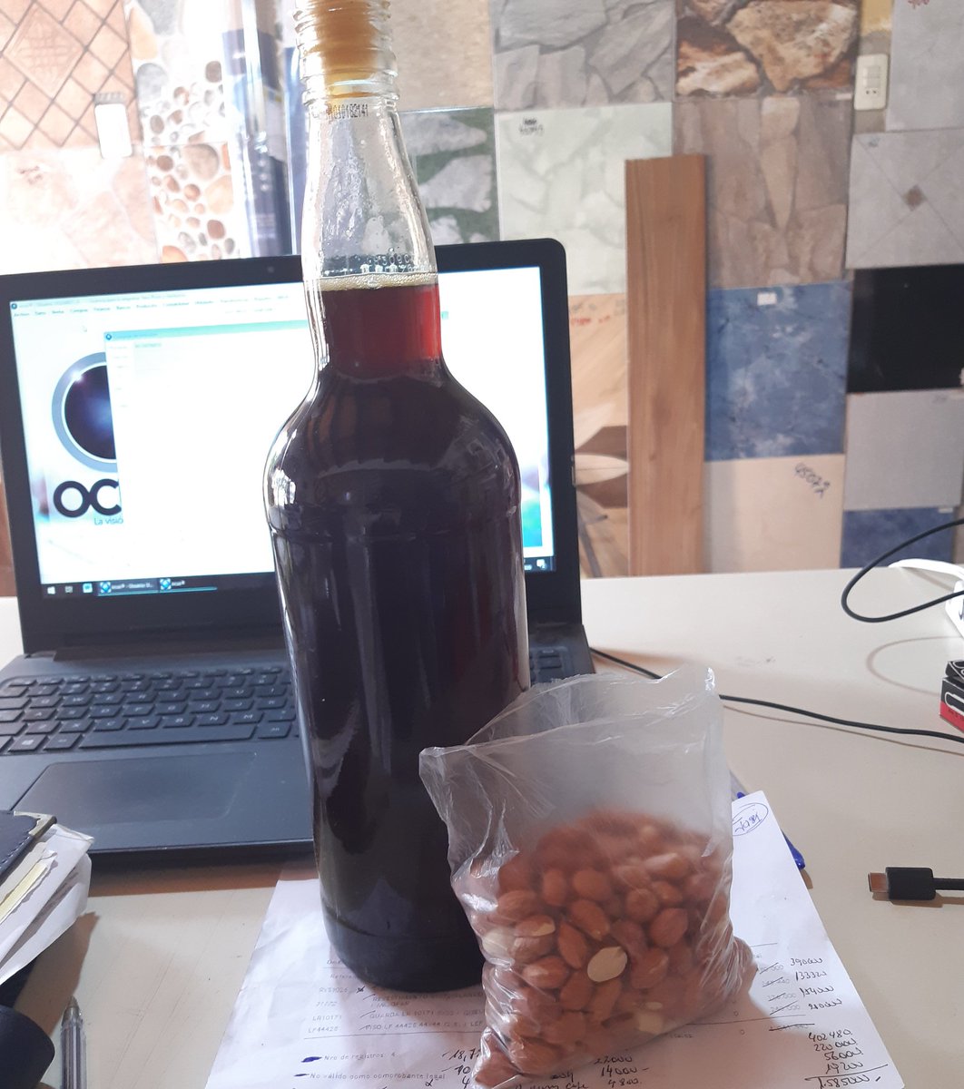MarielQuenn17's tweet photo. Ya tengo para mi postre #Antojito,Miel Negra con Maní #Ita #cyty🐽 https://t.co/uaUGdlSlHE