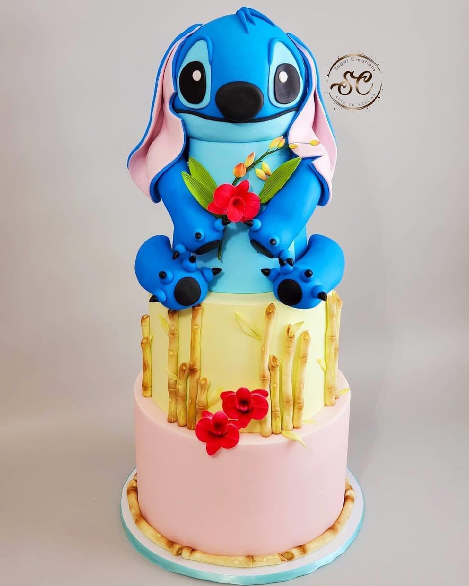 SugarCreations1's tweet photo. Stitch Cake 💕 
.
Cakes de queso, chocolate y almendra mojaditos y deliciosos a lo Sugar Creations 🥰.
.
.
.
.
.
.
.
#SugarCreations #ArteEnAzúcar #ordenaconbosotros #CelebraConNosotros #celebrationcake #stitchcake #summercake #cakes #cupcakeboutique #sugarart #3DCake #ponque https://t.co/ihjq6t5B6k