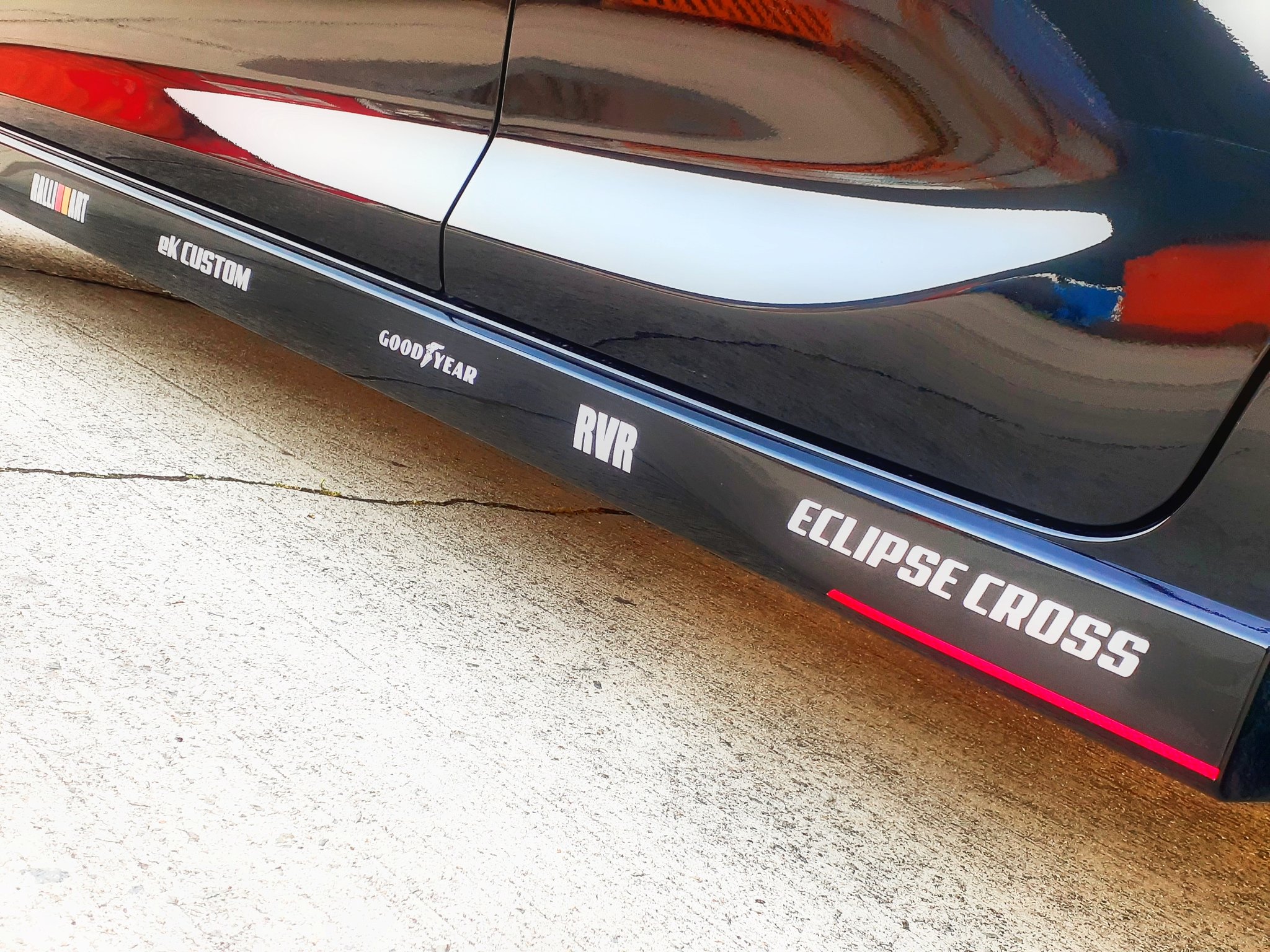 Black Star 他人と被らない車 三菱自動車 ステッカーチューンで個性アピール エクリプスクロス Rvr Ekカスタム ラリーアート お世話になっております 会社様をステッカー エンブレムチューン