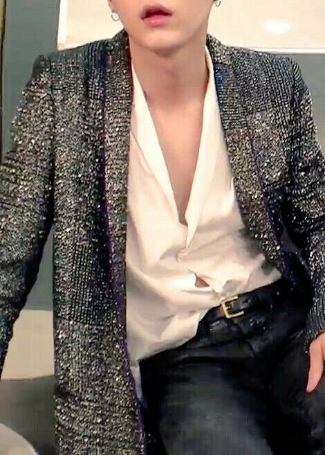 Fuck it yoongi’s iconic looks and outfit: a thread