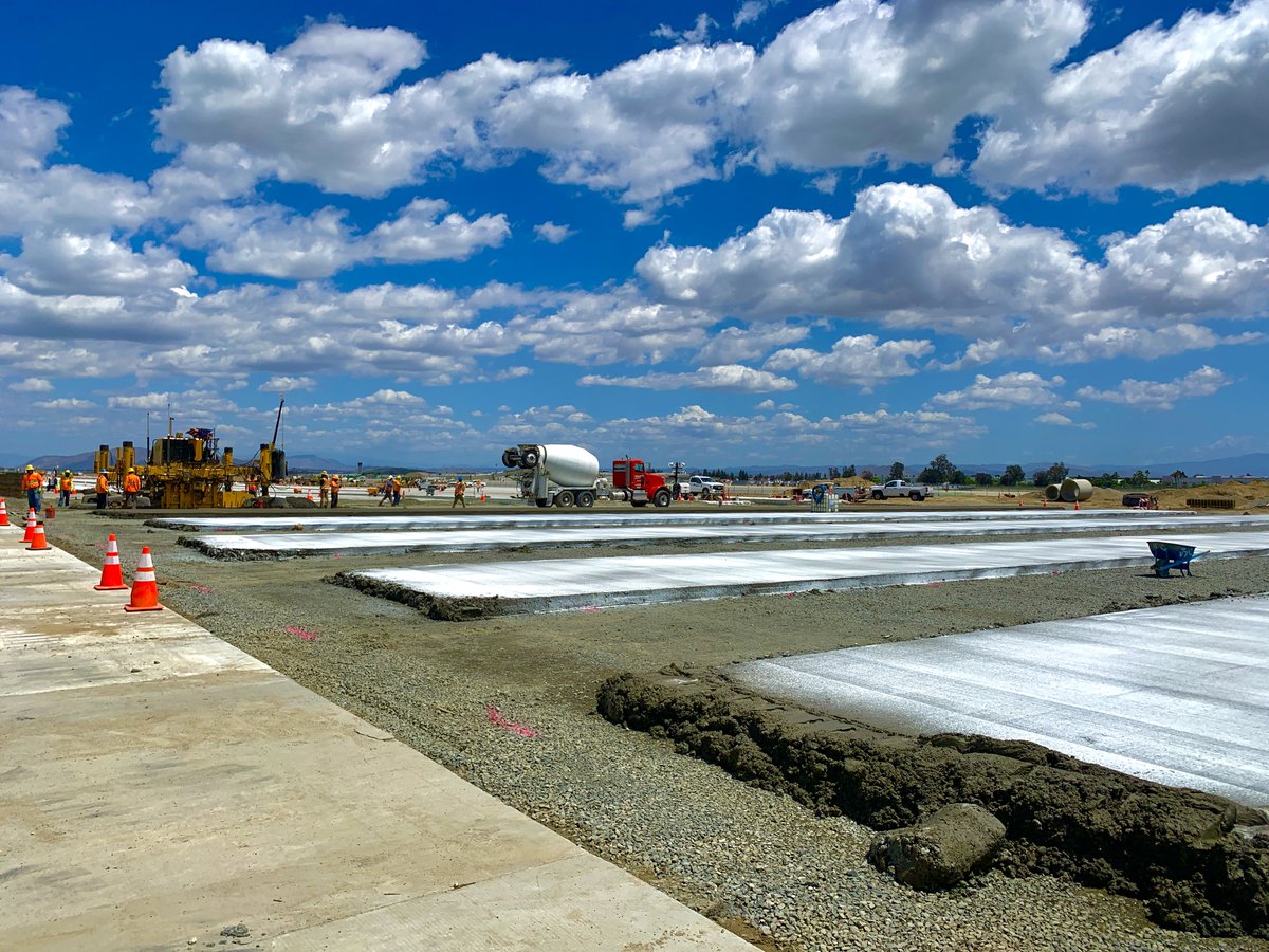 thebiggreenw's tweet photo. Pretty cool views the paving progress that will support @FedEx's new sort, admin &amp; maintenance facility across the 51-acre site. #WalshAtWork @flyONT https://t.co/zqp2qDn0ae