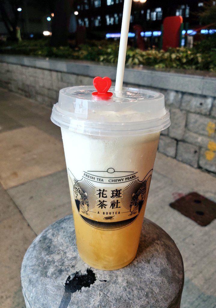 mayfoo9's tweet photo. #黃店 推介❗👍
🌸花斑茶社[新蒲崗店]🐆
推友介紹過印象個杯幾靚🥤

🥤黑糖珍珠厚鮮奶
固定甜度 頭幾啖好甜但勁香奶味
慢慢飲落糖&amp;奶mix埋甜度ok
珍珠好煙韌黑糖都滲晒入心!
☕奶蓋名間四季春
茶香 奶蓋好香好厚 飲晒d茶仲有剩😍🤤
好味程度僅次於茶芝味嘅奶蓋😝

▶️……待續
#MayFoodiary #黃色經濟圈 https://t.co/CoG9okgGQ3