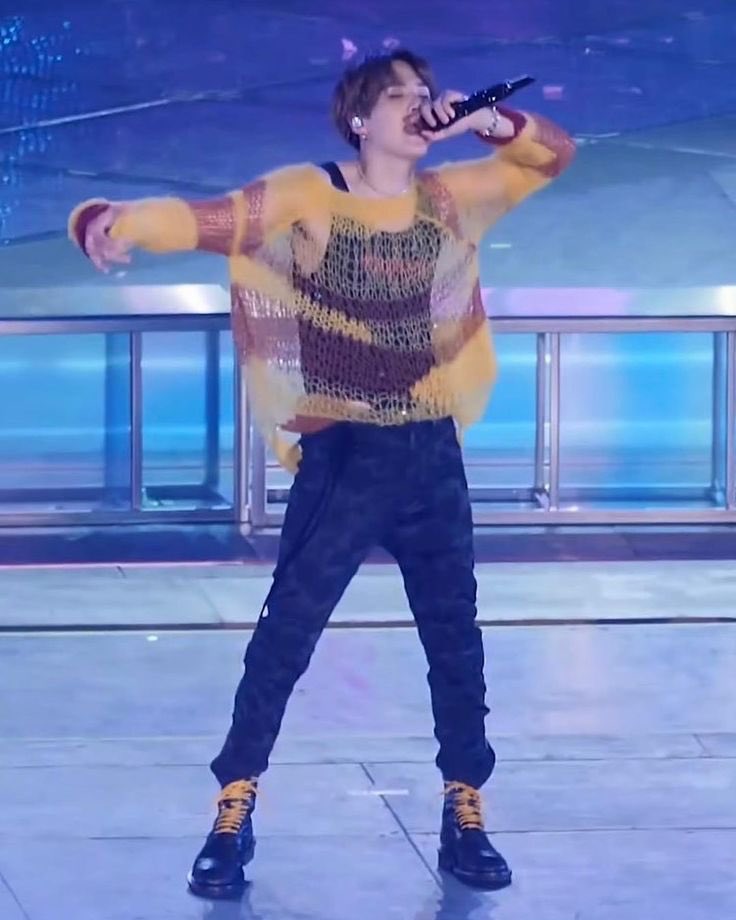 ALL of yoongi’s seesaw outfit