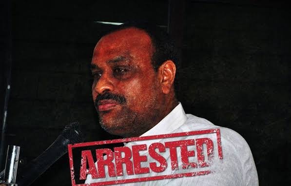 UttarandhraNow's tweet photo. ఈఎస్ఇ కుంభకోణం లో అరెస్ట్ అయిన 
తెదేపా సీనియర్ నేత అచ్చెన్నాయుడిని కస్టడీలోకి తీసుకోవడానికి అనిశా ప్రత్యేక న్యాయస్థానం అనుమతి. దీంతో అచ్చెన్నాయుడును అనిశా అధికారుల 3 రోజులపాలటు కస్టడీలోకి తీసుకోనున్నారు.
#TDPESIScam #TDPCBN https://t.co/SGisSucfON