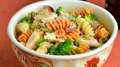 sharethepasta's tweet photo. Need lunch or dinner ready fast? Look no further than this grilled chicken rotini recipe that can be prepped and ready to go in just 30 minutes! #EasyPrep #PastaFits https://t.co/mnIXLFqk5X https://t.co/sibiYUFudS