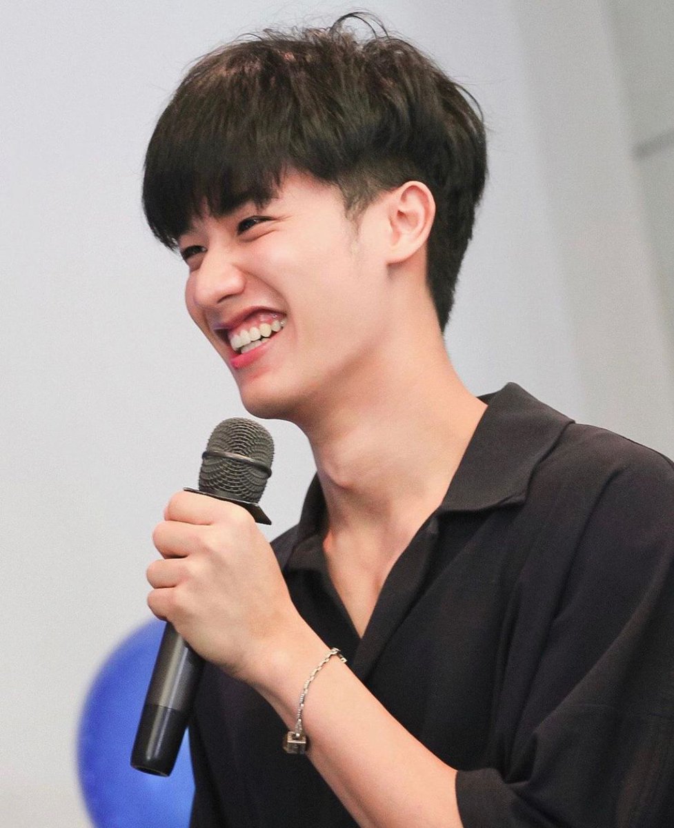Day 60:  @Tawan_V how are you? I hope you enjoyed your day and are resting now. Don't push yourself too hard at work and remember to rest once in awhile. I love you  #Tawan_V