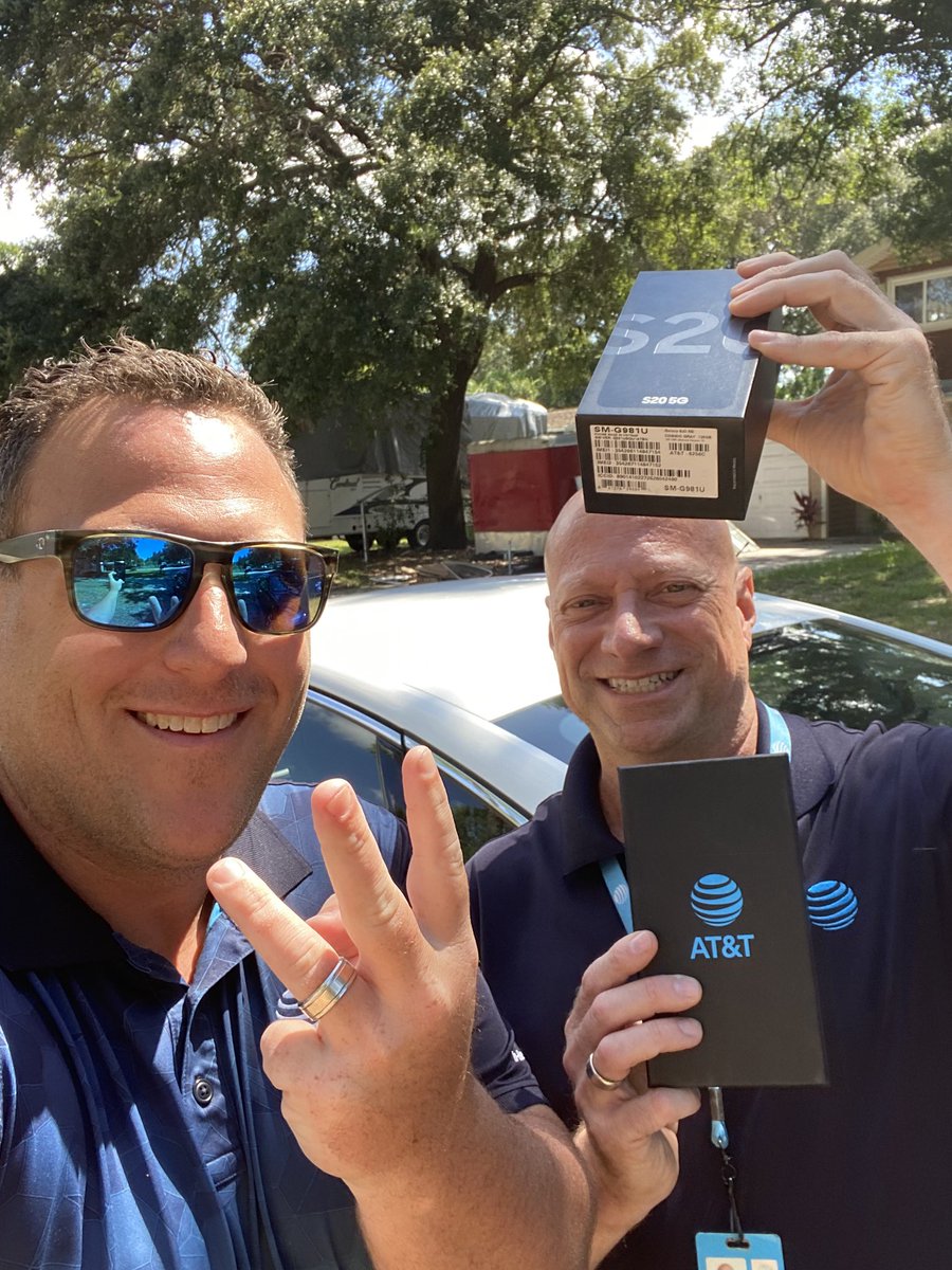 Tbirdvine55's tweet photo. Helping get 3 of our first responders hooked up on the best network #wingmanwednesday @EastRegionIHX @TerronJernigan https://t.co/tP7NdLPlGa