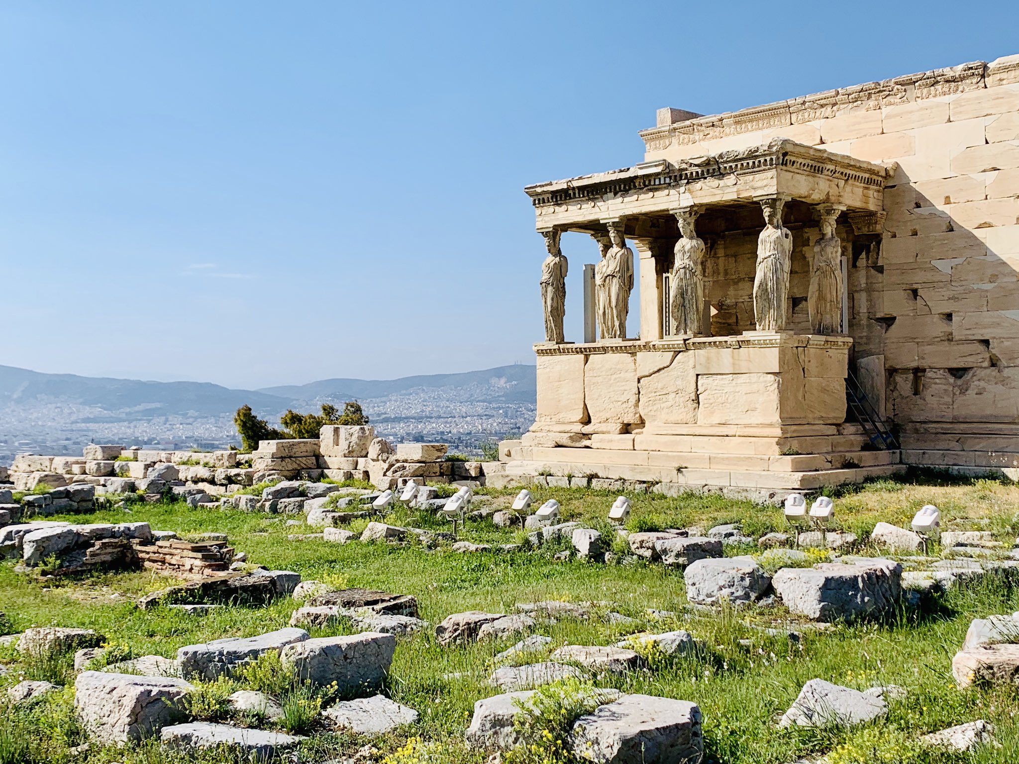 とむ旅 アメリカla滞在中 ギリシャ アテネと言えばパルテノン神殿 圧倒的な存在感 00年以上前に建てられたものとは信じがたい また神殿は小高い丘の上にあるため ギリシャの街が一望できるのも 海外旅行 旅行好きな人と繋がりたい T