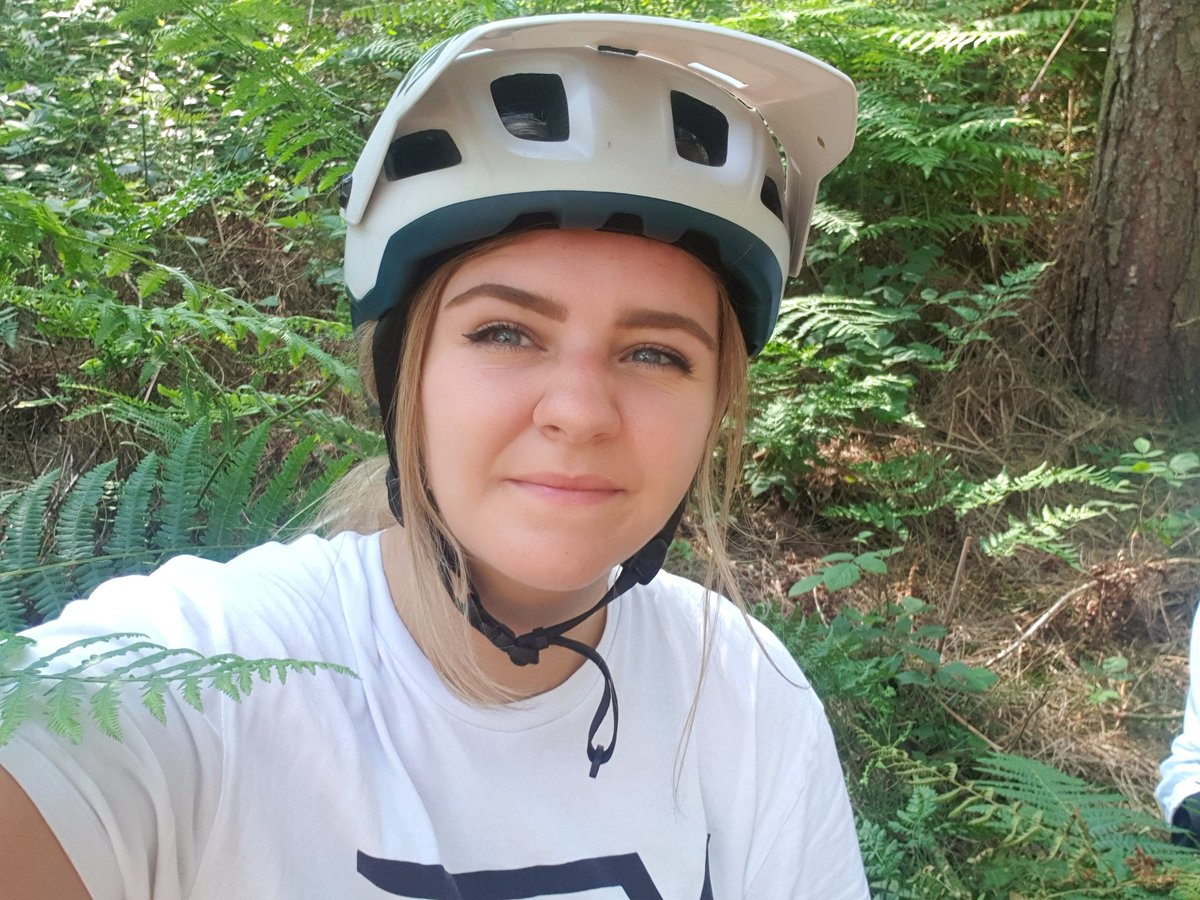 Nadia_Engineer's tweet photo. Keeping the hobbies theme going 🚵‍♀️ Out in this sweltering heat today 🥵

#mtb #mountainbiking #yeti #yeticycles https://t.co/ksHCi3GNFx