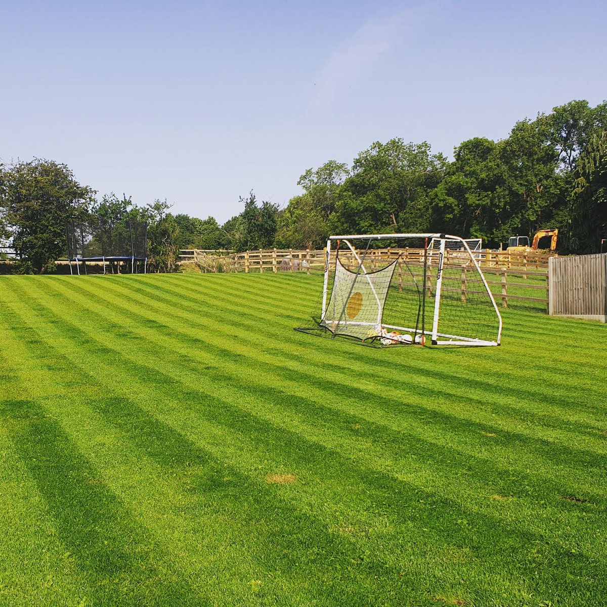 Stripes really do make a lawn look good #stripedlawn #rollermower #gardener #gardening #nicelawns #buntingford