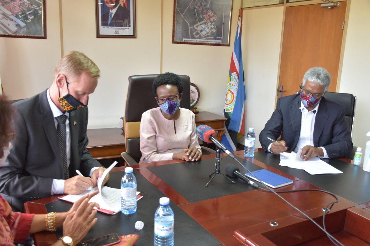 JaneRuth_Aceng's tweet photo. Today, I witnessed the signing of a funding agreement worth $1,000,000 between @DKinUganda and @WHOUganda for the @MinofHealthUG in support of the COVID-19 response. This grant will be instrumental in procuring test kits and additional PPE for our frontline health workers. https://t.co/7QCKZnrN7g