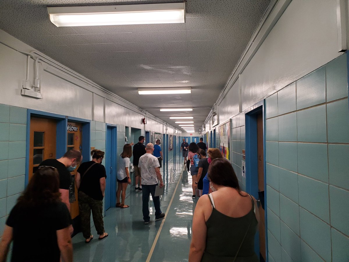 MikeWReilly's tweet photo. This morning I joined #IS7 Admin, staff &amp; parents to explore options for September. As you can imagine, there will be many challenges (ie. building capacity, classroom layout, transportation etc). We will continue to work as a community. Thank you Principal Dr. DeRosa https://t.co/QralTVfVR2