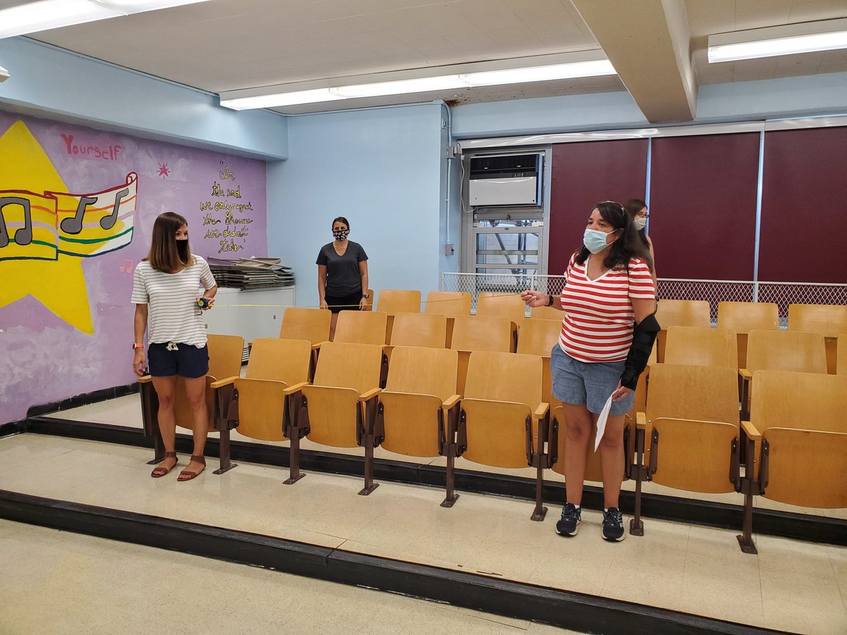 MikeWReilly's tweet photo. This morning I joined #IS7 Admin, staff &amp; parents to explore options for September. As you can imagine, there will be many challenges (ie. building capacity, classroom layout, transportation etc). We will continue to work as a community. Thank you Principal Dr. DeRosa https://t.co/QralTVfVR2