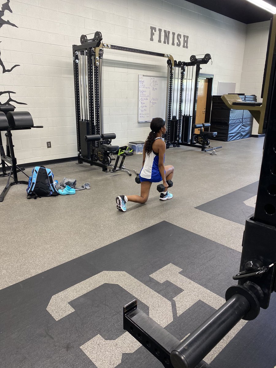 MackJaida's tweet photo. Workout Wednesday! #trackandfield #runner #athlete #academics #classof2021 https://t.co/uYlqB0gczI