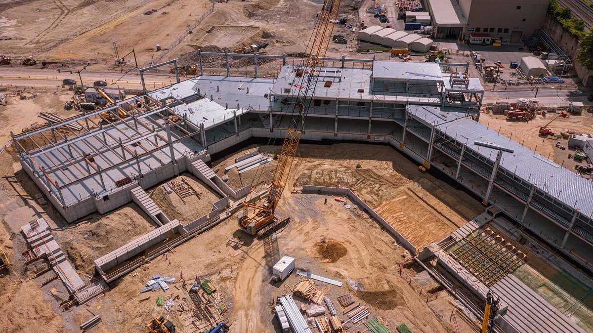 Backfilling the seating bowl and pouring the concrete seating risers this week. 

#pathtopolarpark | 📸: <a href="/NE_SkyPix/">NewEnglandSkyPix</a>