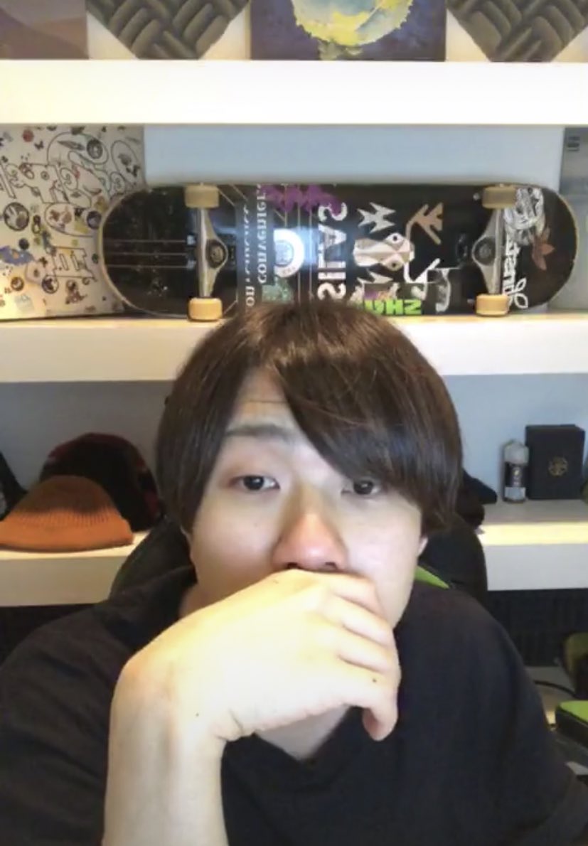 kmr_trm_'s tweet photo. 前髪ありそらなだけで大勝利なのに、終盤それにプラス眠くて気だるそうな表情がドツボすぎて、しかも耳かけとかし始めるもんだから……そしてやっぱり綺麗な手……全てが大優勝……そんな彼が動いて｢きゅんです！｣とかする世界線最高すぎる ハァ〜〜〜万歳！ https://t.co/sEG9DA4ICH
