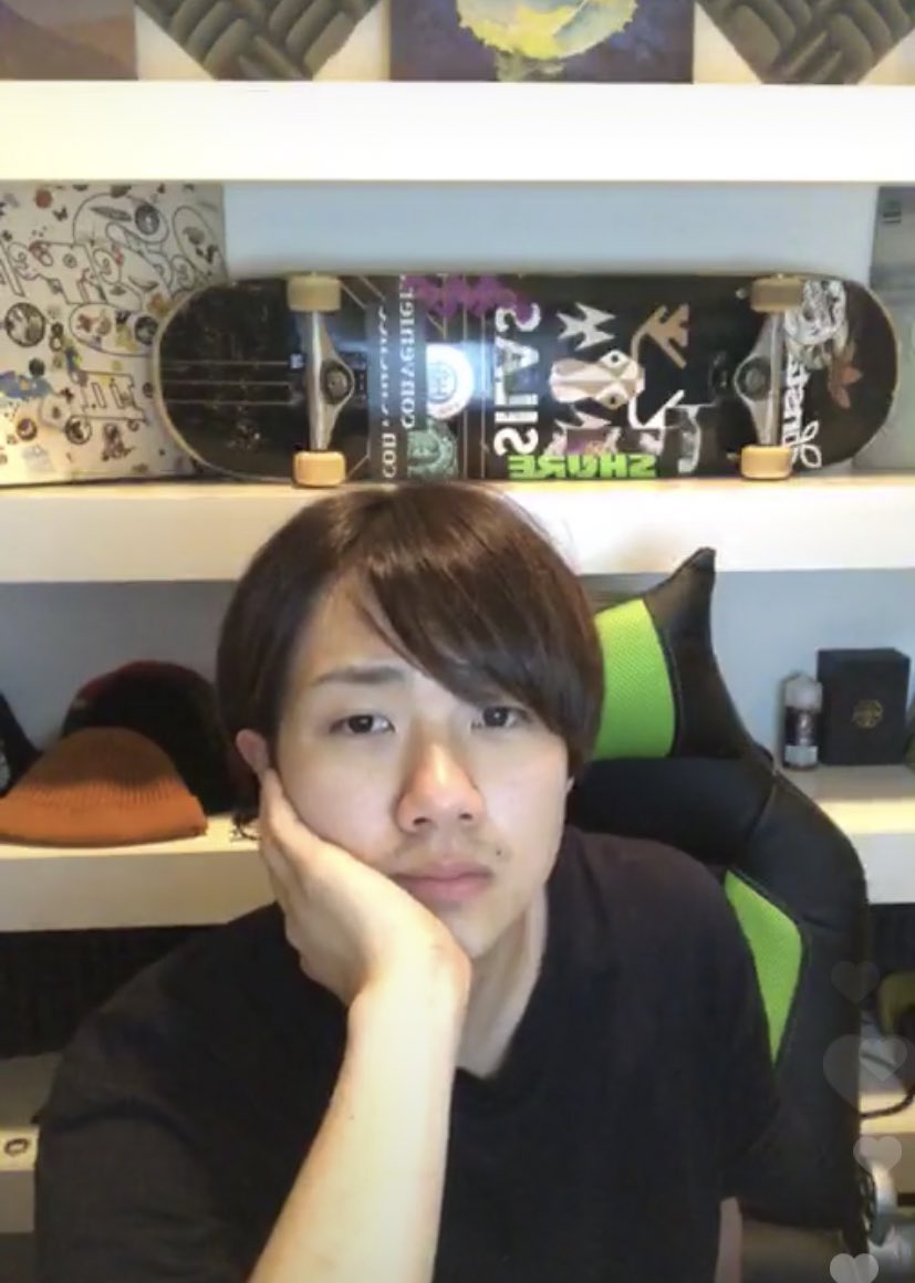 kmr_trm_'s tweet photo. 前髪ありそらなだけで大勝利なのに、終盤それにプラス眠くて気だるそうな表情がドツボすぎて、しかも耳かけとかし始めるもんだから……そしてやっぱり綺麗な手……全てが大優勝……そんな彼が動いて｢きゅんです！｣とかする世界線最高すぎる ハァ〜〜〜万歳！ https://t.co/sEG9DA4ICH