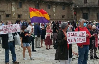 PlanDeChoqueGZ's tweet photo. Estamos a recuperar as rúas para recuperar dereitos. Manifestación en Compostela en defensa do carácter público dos coidados e contra a privatización de residencias, centros de día e atención á domicilio. As nosas vidas están por enriba dos seus beneficios Modepen 💚 https://t.co/I69U68RfxC