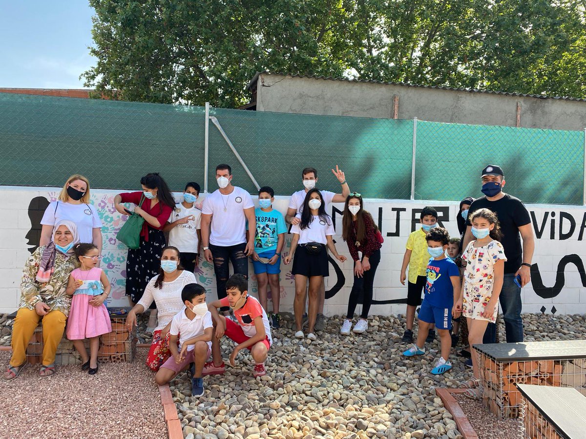Asc_SONRISAS's tweet photo. Gracias por esas sonrisas
#AsociacionAMAL 
#LaCañadaReal #Madrid
Nos vemos muy pronto
Gracias @silviasanabriaofficial @josechof @juanitab_007 @_ahortelano por el día de hoy 
🥰😍👏👏👏❤️
#1niño1sonrisa 
💚🧡💙 https://t.co/7XIrd6GTTp
