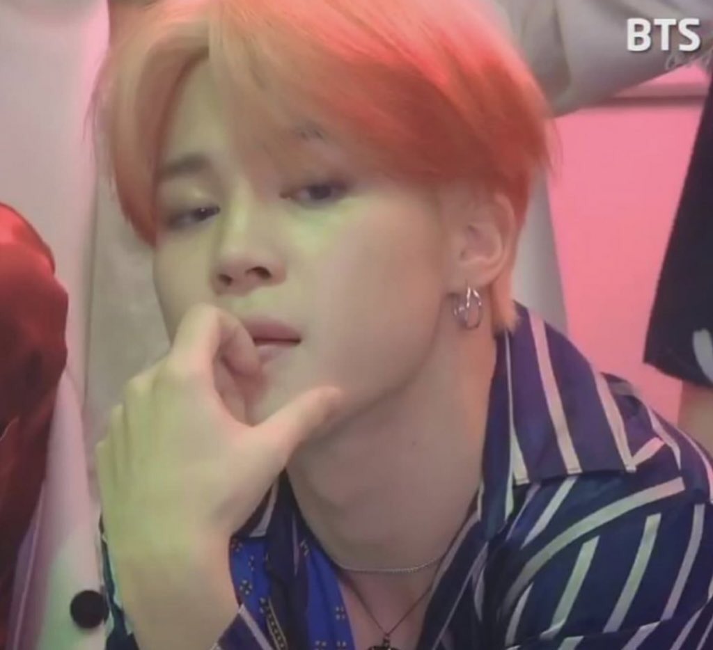 he literally lifted his shirt??!?!