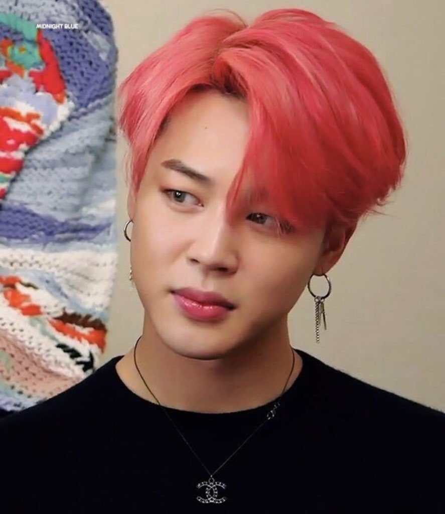 he literally lifted his shirt??!?!