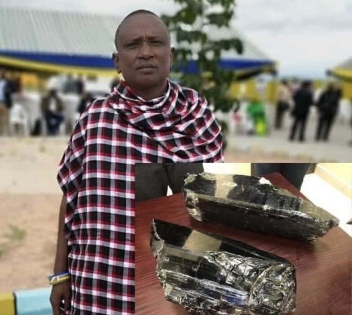 maasaitv's tweet photo. Tanzania yapata bilionea mpya saniniu Lazer.maa bilionea. Saniniu Laizer mchimbaji mdogo wa madini huko Mererani ameamka Bilionea baada ya kupata mawe mawili ya Tanzanite moja lenye uzito wa 9.2KGs na jingine 5.8KGs yenye thamani ya TZS 7.8 Bilion #maasai #mererani https://t.co/gc8VrQ1mV9