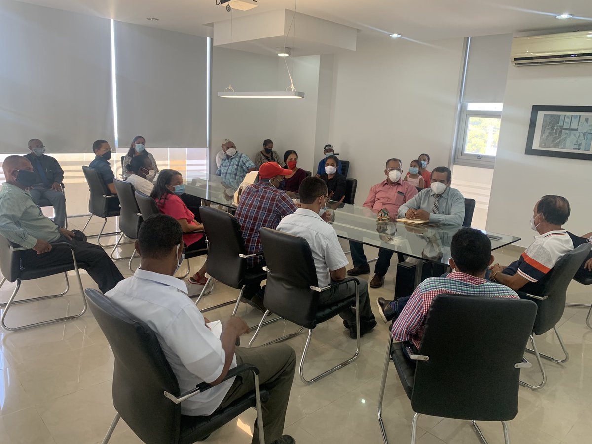 Que bendición compartir con mis amigos de la asociación de pastores evangélicos de La Vega, Dios es quien quita y pone, grandes cosas se avecinan. Firmes, el triunfo de @Gonzalo2020RD y <a href="/EuclidesLaVega/">Euclides Sánchez</a> está asegurado. A trabajar. <a href="/JoseRPeraltaF/">José Ramón Peralta F</a> <a href="/DaniloMedina/">Danilo Medina</a> <a href="/Jcesarcorrea/">Julio Cesar Correa</a>
