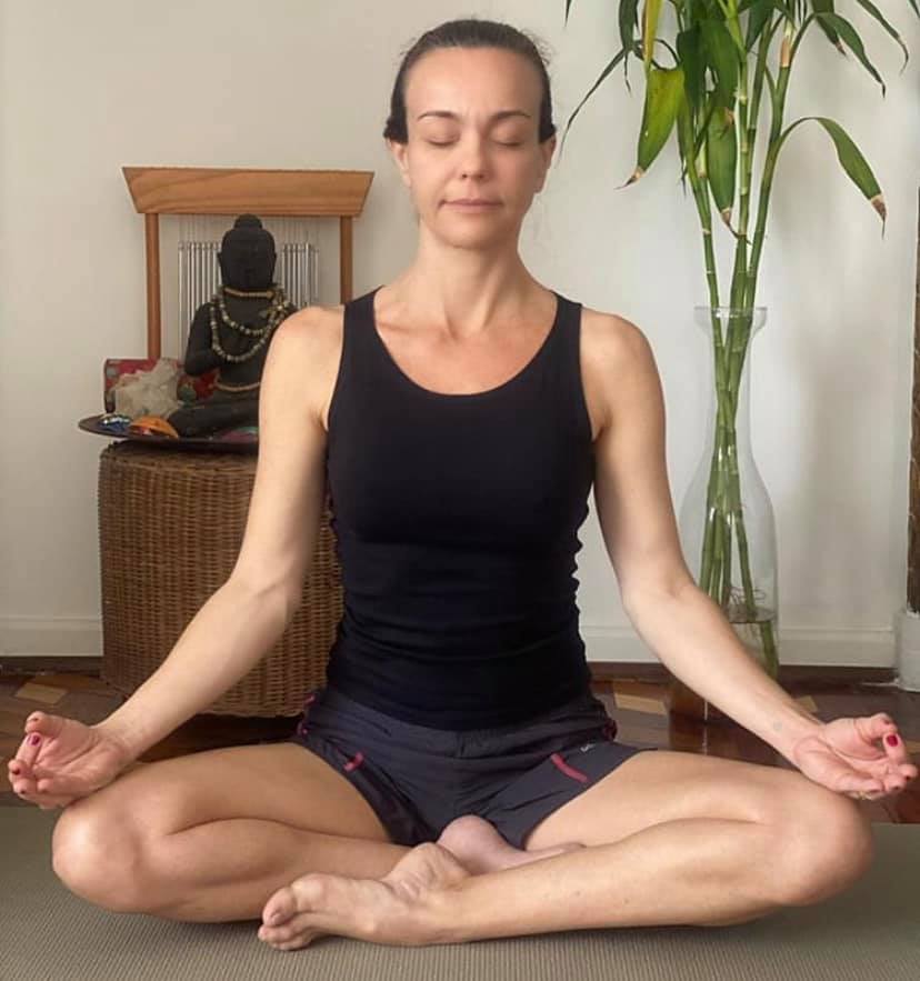 monteirosflavia's tweet photo. Convido vocês a estarem comigo, ao vivo, nas aulas GRATUITAS de Respiração e Meditação que a @deroseipanema (Instagram) disponibiliza via app Zoom. São 20 min dedicados à você.
Seg, Ter, Qua, Qui, Sex e Dom: às 10h
Sáb: às 10h30
#derose #metododerose #respiracao #meditação https://t.co/vnet2xjz1H