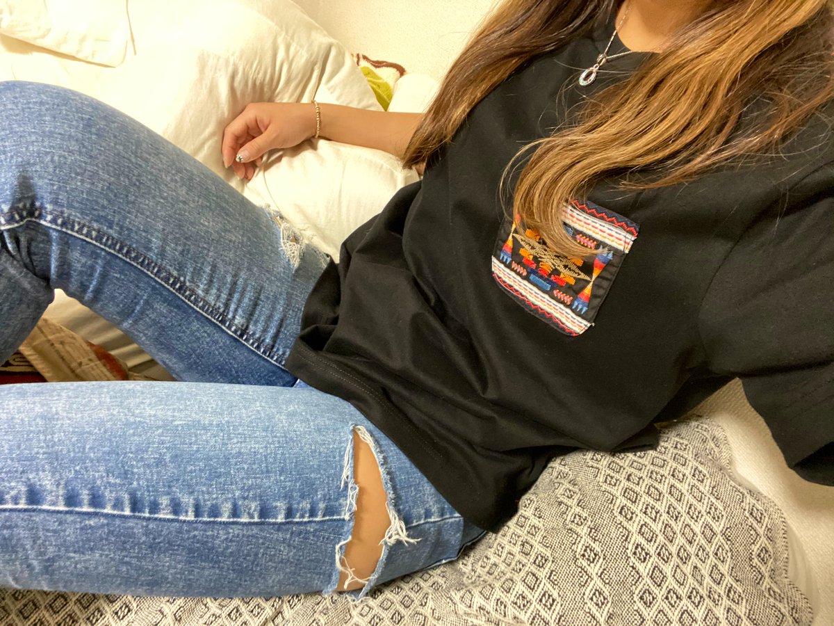 mii__ni's tweet photo. Today's fashion🌞💙
ダメージデニムは自分で作る派。
#navajotee #damagedenim #silveraccessory https://t.co/p8ydHPIxiT