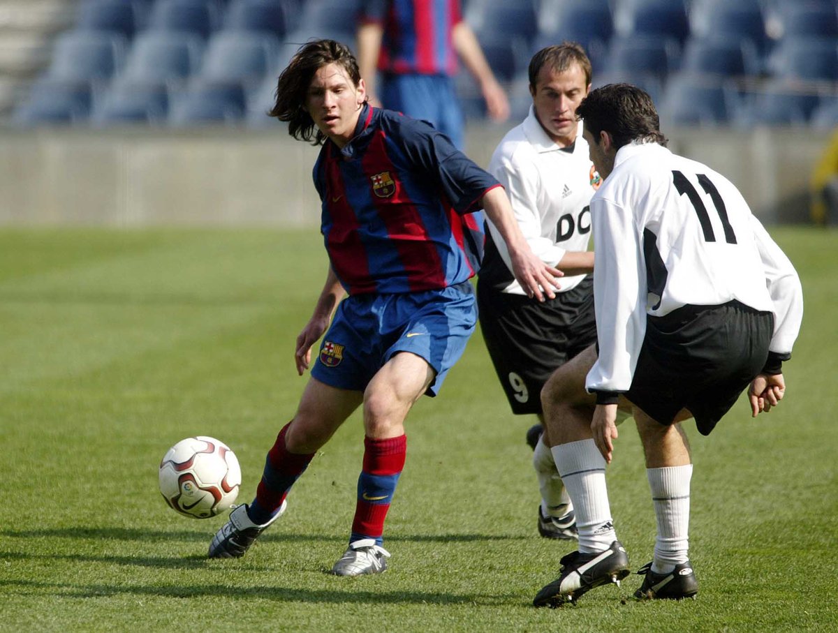 That same season he also started playing for Barça C and Barça B, making 37 official appearances and scoring 35 goals. He also won the league with the U18B team and played for the  U20 national team