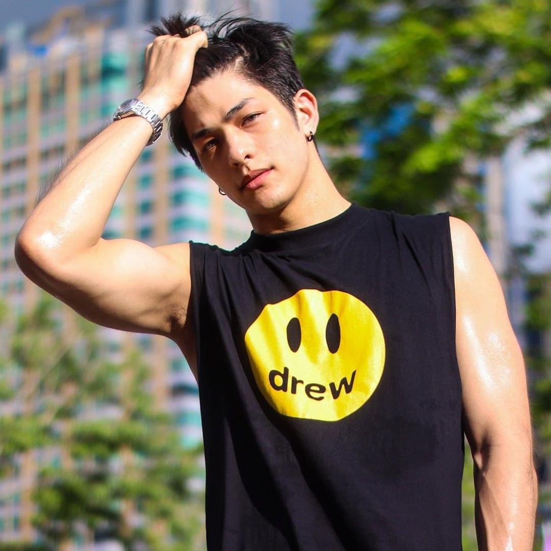 LukeWinPH's tweet photo. Looking so gorgeous under the sun 😍
#LukeWin #LukePlowden https://t.co/d5ItxLldGY