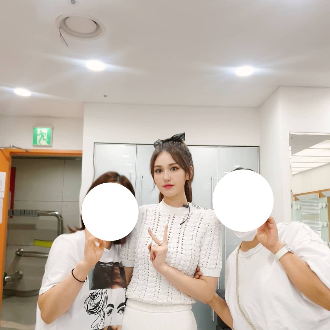 Somi_babe's tweet photo. 와 내새꾸 일반인분들이랑 찍은 무보정 사진도 이정도라니 ;
출처: instagram winilove14 https://t.co/nKIWYvi7ux