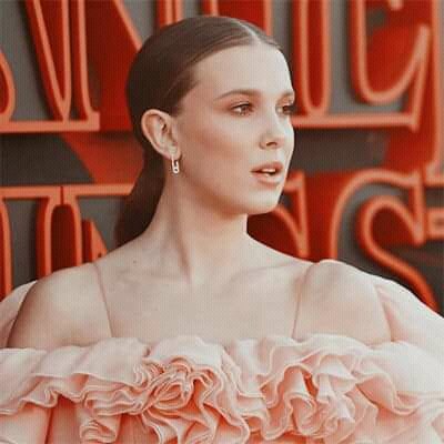 MaySheee's tweet photo. gorgeous 011!
#MillieBobbyBrown #StrangerThings3 https://t.co/Ga3N19g35u