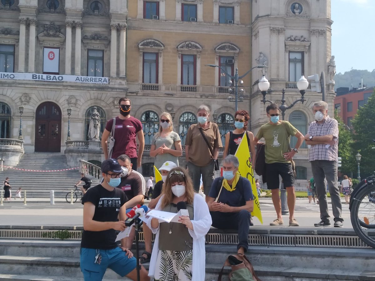 ASOCIACIONES DE BILBAO SOLICITAN AL AYUNTAMIENTO REPLANTEAR EL MODELO DE CIUDAD PARA ADAPTARLO AL ESCENARIO ACTUAL

Rueda de prensa de nuestra Federación, <a href="/auzotarrok/">Auzotarrok</a>, <a href="/ekologistak/">Ekologistak Martxan</a>, <a href="/Bizizbizibilbao/">Biziz bizi bilbao</a> y <a href="/oeebizkaia/">Ongi Etorri Errefuxiatuak Bizkaia</a>, prolegómeno de la intervención en el próximo Pleno municipal.