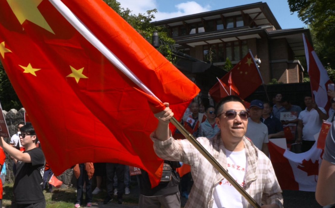 7. Photo of the 2019 counter-rally in Vancouver noted in this story, interesting event for United Front researchers in Canada, with reports of Pro-PRC crowds surrounding HK democracy advocates in Toronto and Vancouver. This photo by  @inamitchellfilm