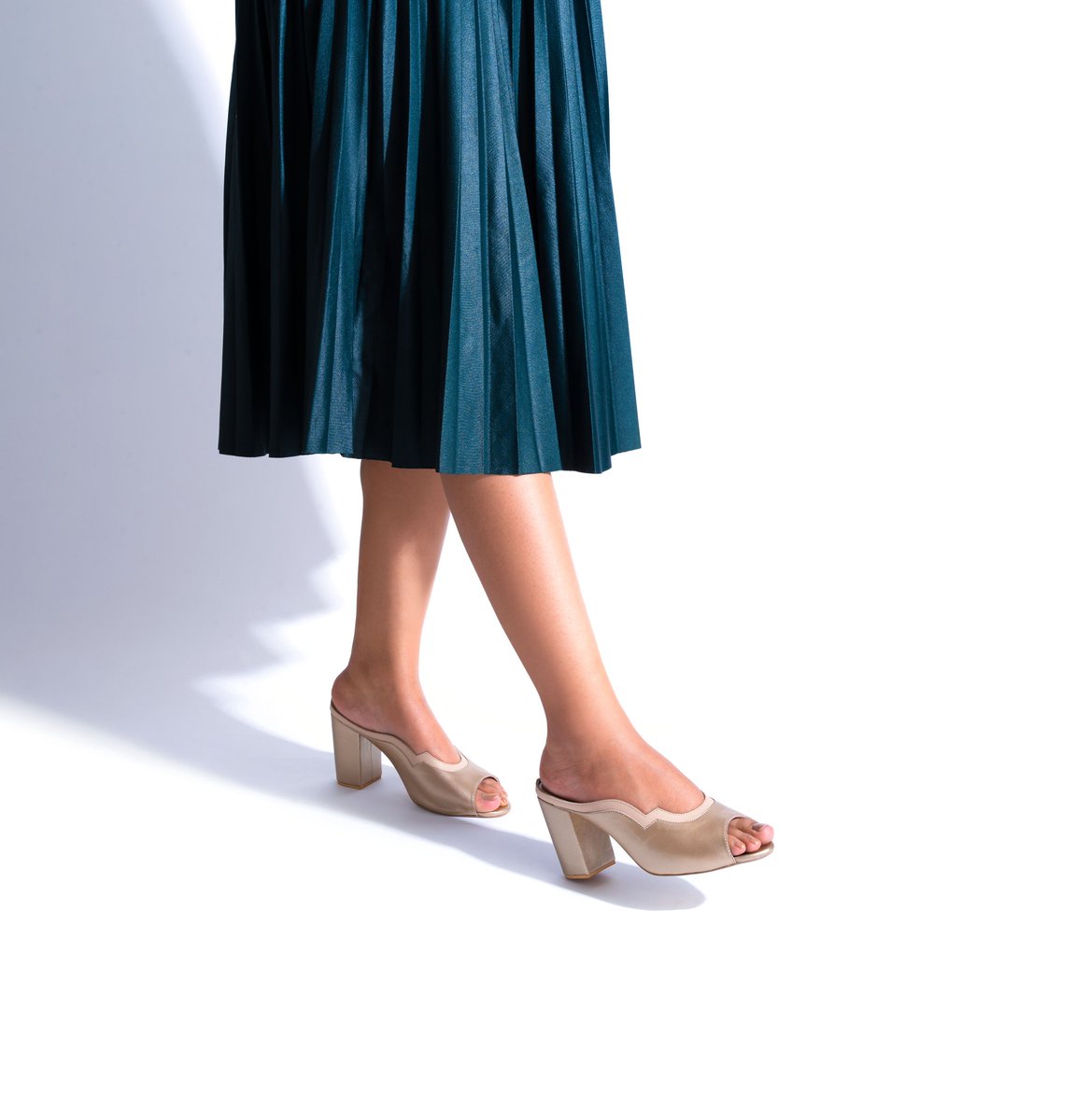 oceedeeshoes's tweet image. The perfect summer partner for your feet : NORA

Shop on : bit.ly/2NqC1t1

#WednesdayVibes #shoes #MidweekEdition #shoelover #HeelLover #dressup #dressingroom #supportlocal #supportsmallbusiness #WorkFromHome #style #fashionstyle #shop #shoponline