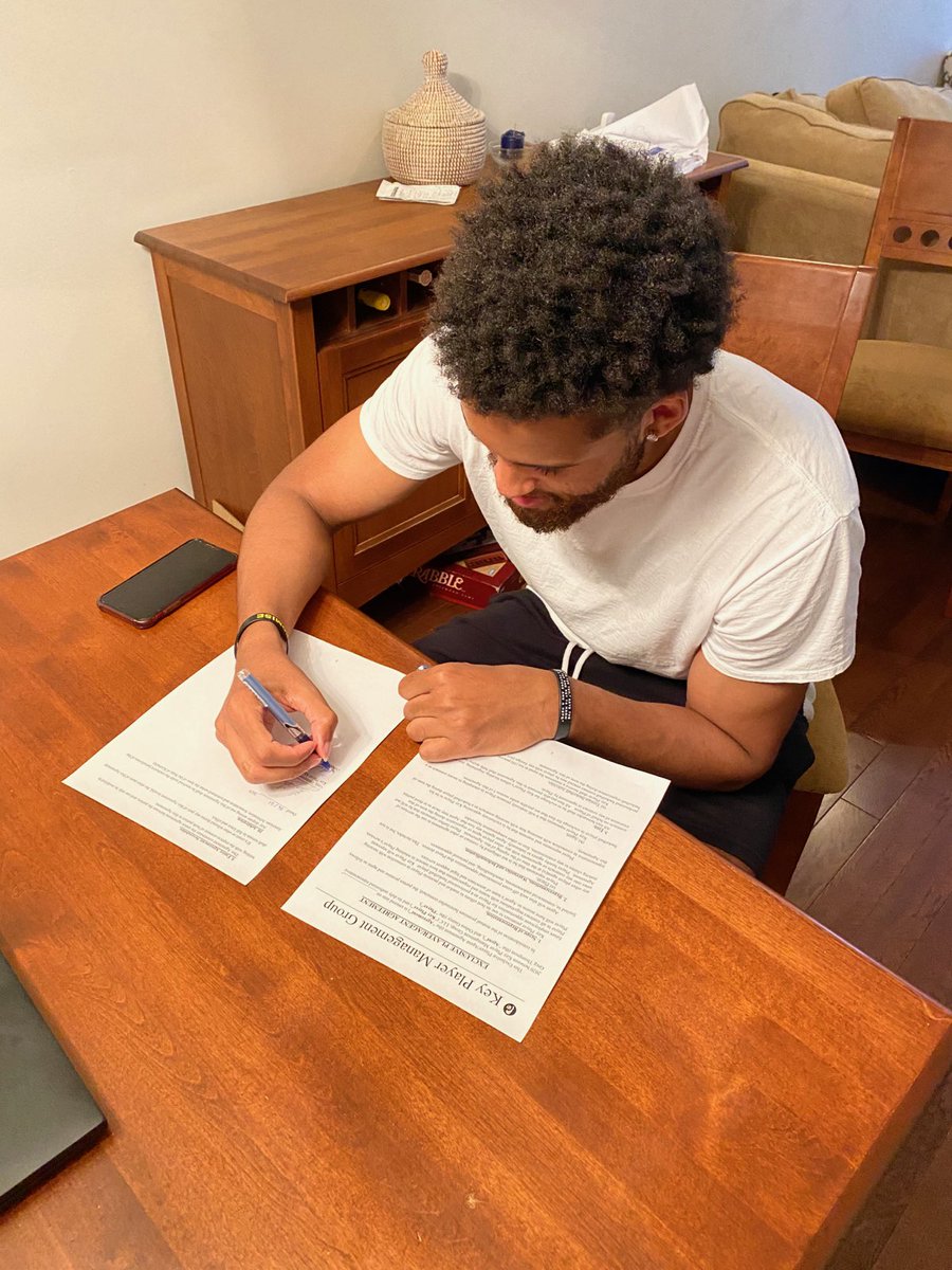 Key_Player_MG's tweet image. Thrilled to add 6'3" Point Guard and US/Canadian Dual Citizen Oshea Gairey out of @LeMoyne @LeMoyneDolphins to the Key Player family!  Oshea is incredibly decorated, skilled, smart, and has both a high motor and IQ on both ends of the floor.  Highlights: youtu.be/ROEGwKC2uo4