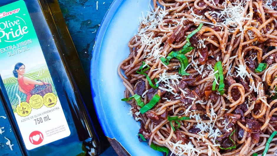 Light the candle and dim the lights, because this <a href="/Olive_Pride/">Olive Pride</a> Red Wine Spaghetti with Bacon is perfect for any night in. bit.ly/DrunkenSpaghet… #AfternoonExpress