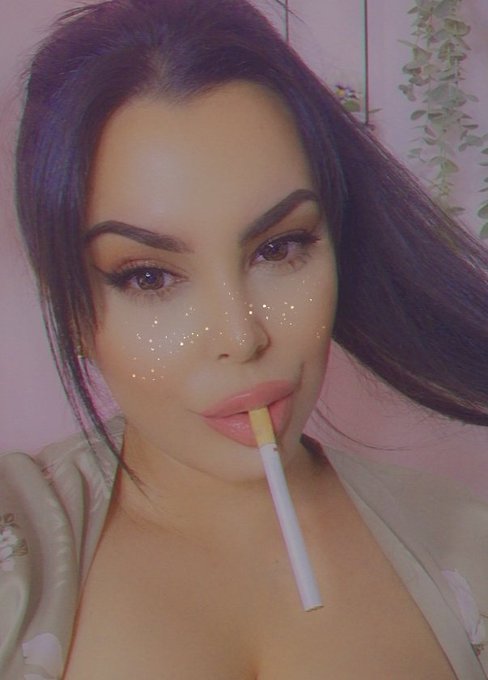 Up or down? 🖤 https://t.co/ITq2k9j0XO<a href="/tag/smokingfetish"class="tags"><span>#smokingfetish</span></a>