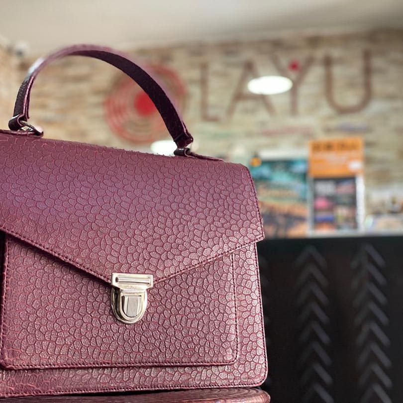 ILoveLayu's tweet photo. Sac à main cartable 100% cuir by LAYU...

#bags #cuir #mode #handmade #madeinsenegal #layu #madeinafrica #madeinwestafrica #localattitude #fashion #art #maroquinerie https://t.co/wprIR22S7V