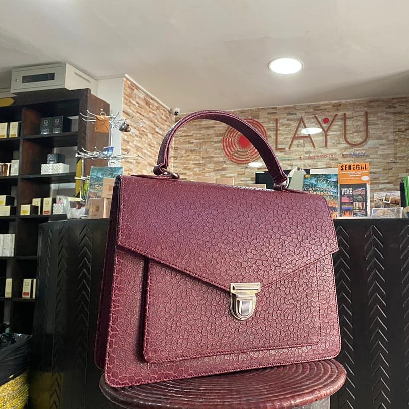 ILoveLayu's tweet photo. Sac à main cartable 100% cuir by LAYU...

#bags #cuir #mode #handmade #madeinsenegal #layu #madeinafrica #madeinwestafrica #localattitude #fashion #art #maroquinerie https://t.co/wprIR22S7V