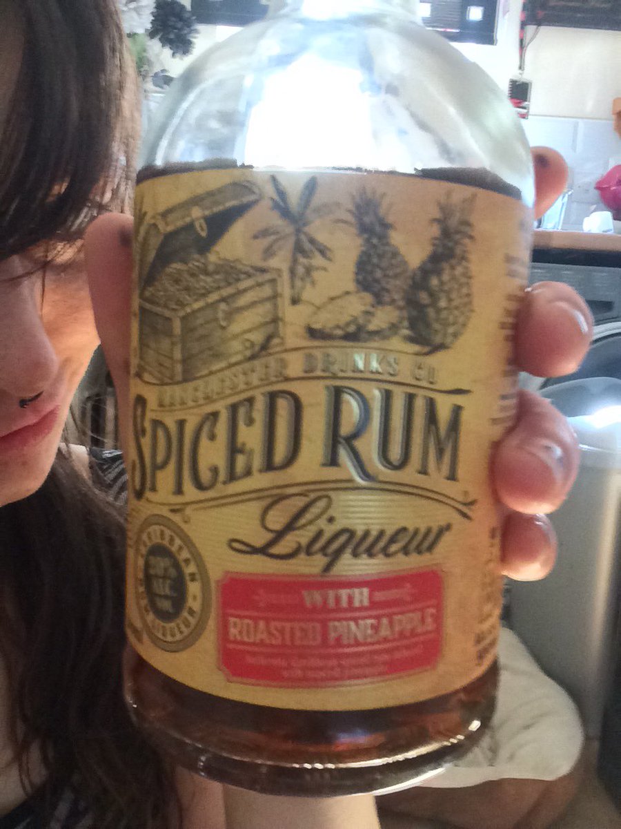 CrxzyBitxh's tweet photo. Pirates life for meeee #roastedpineapple #spicedrum https://t.co/Svf9L6il3t