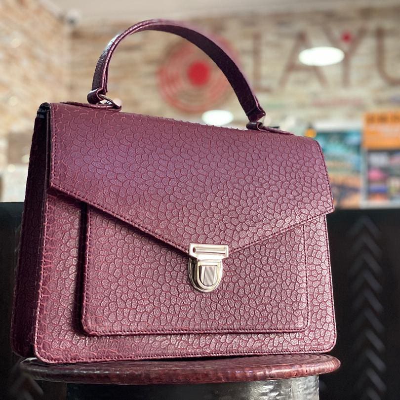 ILoveLayu's tweet photo. Sac à main cartable 100% cuir by LAYU...

#bags #cuir #mode #handmade #madeinsenegal #layu #madeinafrica #madeinwestafrica #localattitude #fashion #art #maroquinerie https://t.co/wprIR22S7V